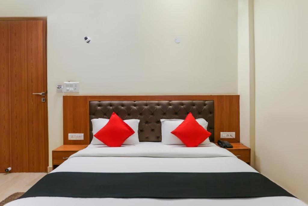 Capital O Bvh Hospitality Near Pvr Ansal Plaza Greater Noida Hotel Екстериор снимка