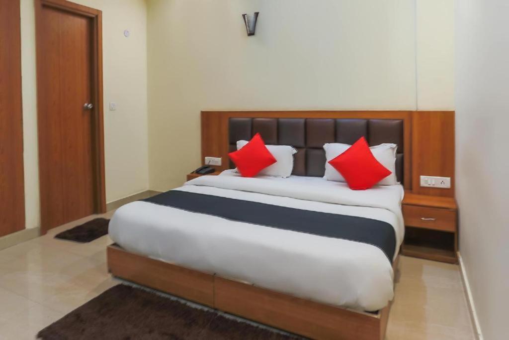 Capital O Bvh Hospitality Near Pvr Ansal Plaza Greater Noida Hotel Екстериор снимка