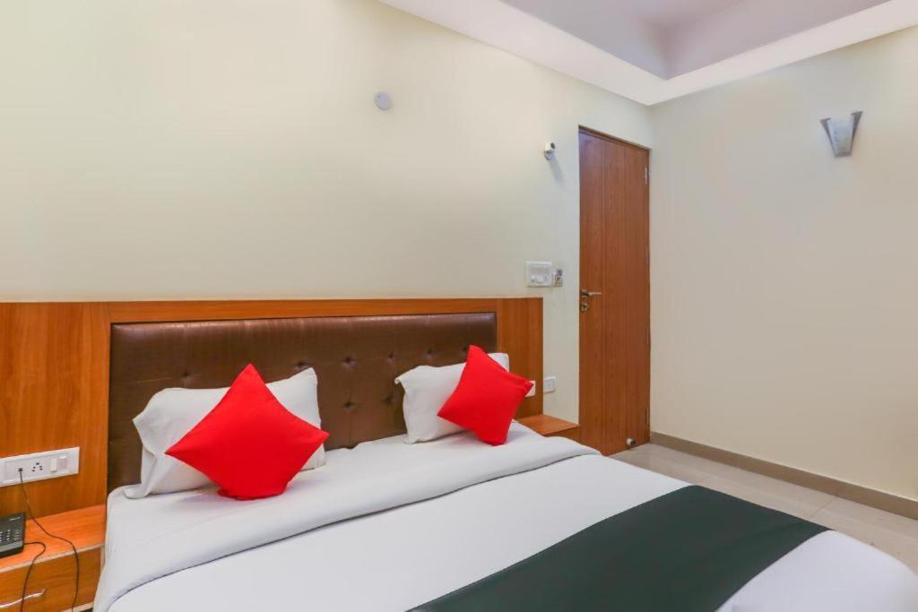Capital O Bvh Hospitality Near Pvr Ansal Plaza Greater Noida Hotel Екстериор снимка