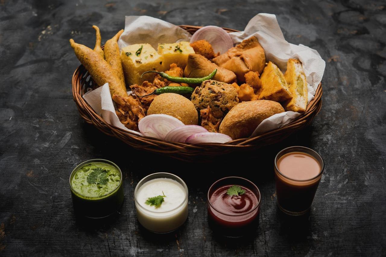 Capital O Bvh Hospitality Near Pvr Ansal Plaza Greater Noida Hotel Екстериор снимка