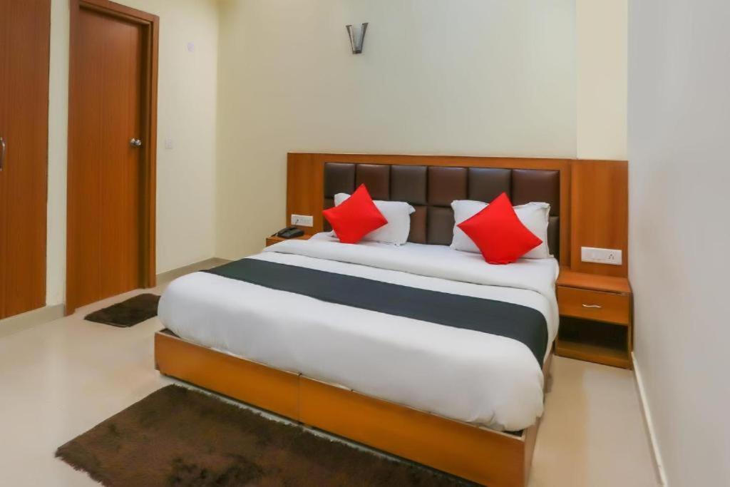 Capital O Bvh Hospitality Near Pvr Ansal Plaza Greater Noida Hotel Екстериор снимка
